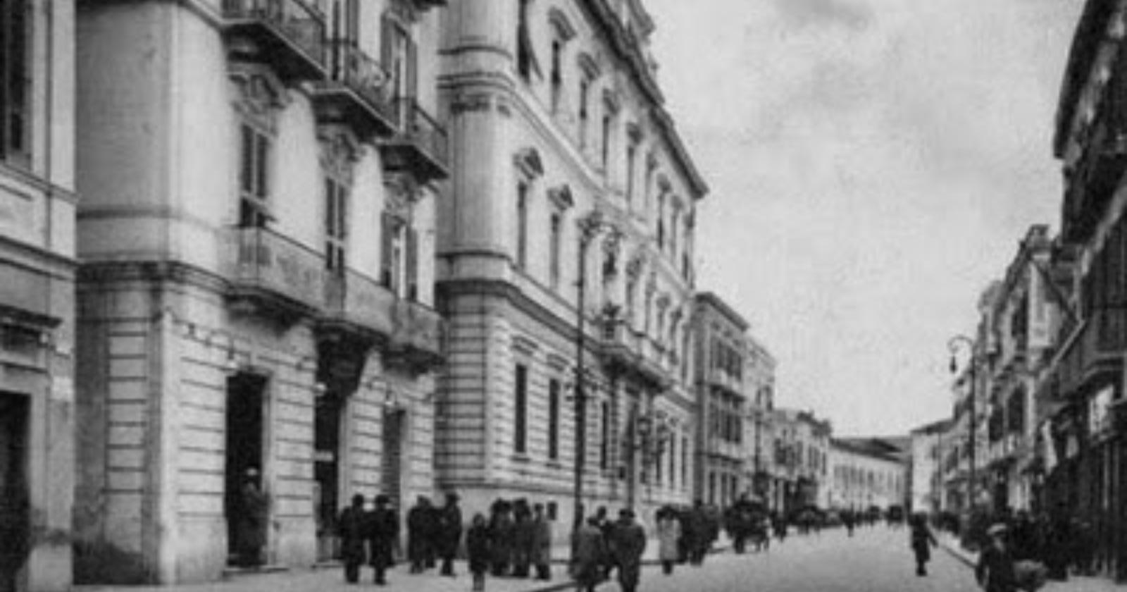 Oggi, nel 1965, la morte di due fidanzati contrastati dai genitori: Romeo e Giulietta di Foggia. 