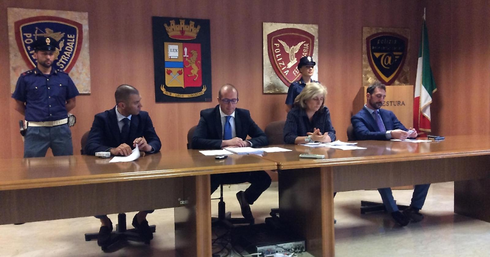 Rubano carico di fitofarmaci dalla sua azienda ma lui  vuole assumerli: in manette dieci cerignolani 