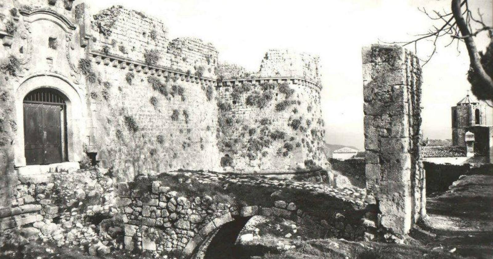 E dal castello di Monte S. Angelo si udì una voce: «Non voglio morire. Andate via!»
