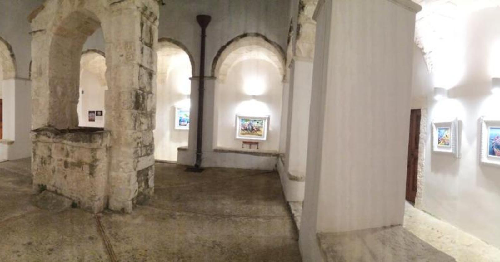 Vieste, sotto l'ombrellone i colori dei maestri contemporanei 