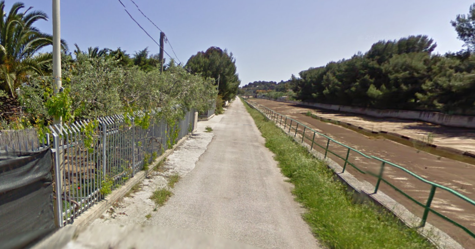 Maschere di Carnevale sul viso, assaltano furgone di "bionde" a Vieste