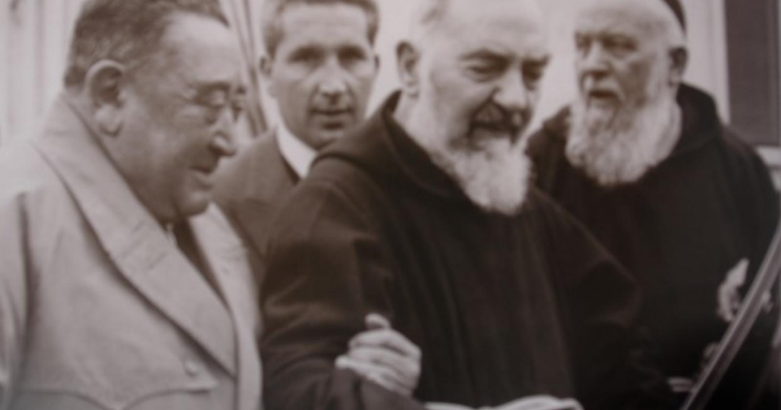 Oggi, 17 Agosto 1923, ribellione popolare a San Giovanni Rotondo per impedire il trasferimento di Padre Pio ad Ancona deciso dal Vaticano