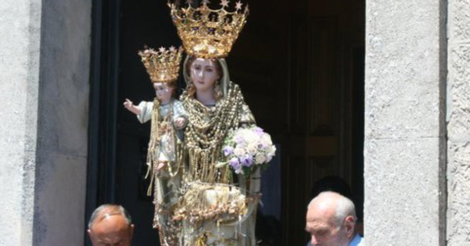 Oggi, 21 Agosto, dal 1927 ad Accadia è grande festa per la Madonna del Carmine che ogni 5 anni scende in paese da Monte Crispignano