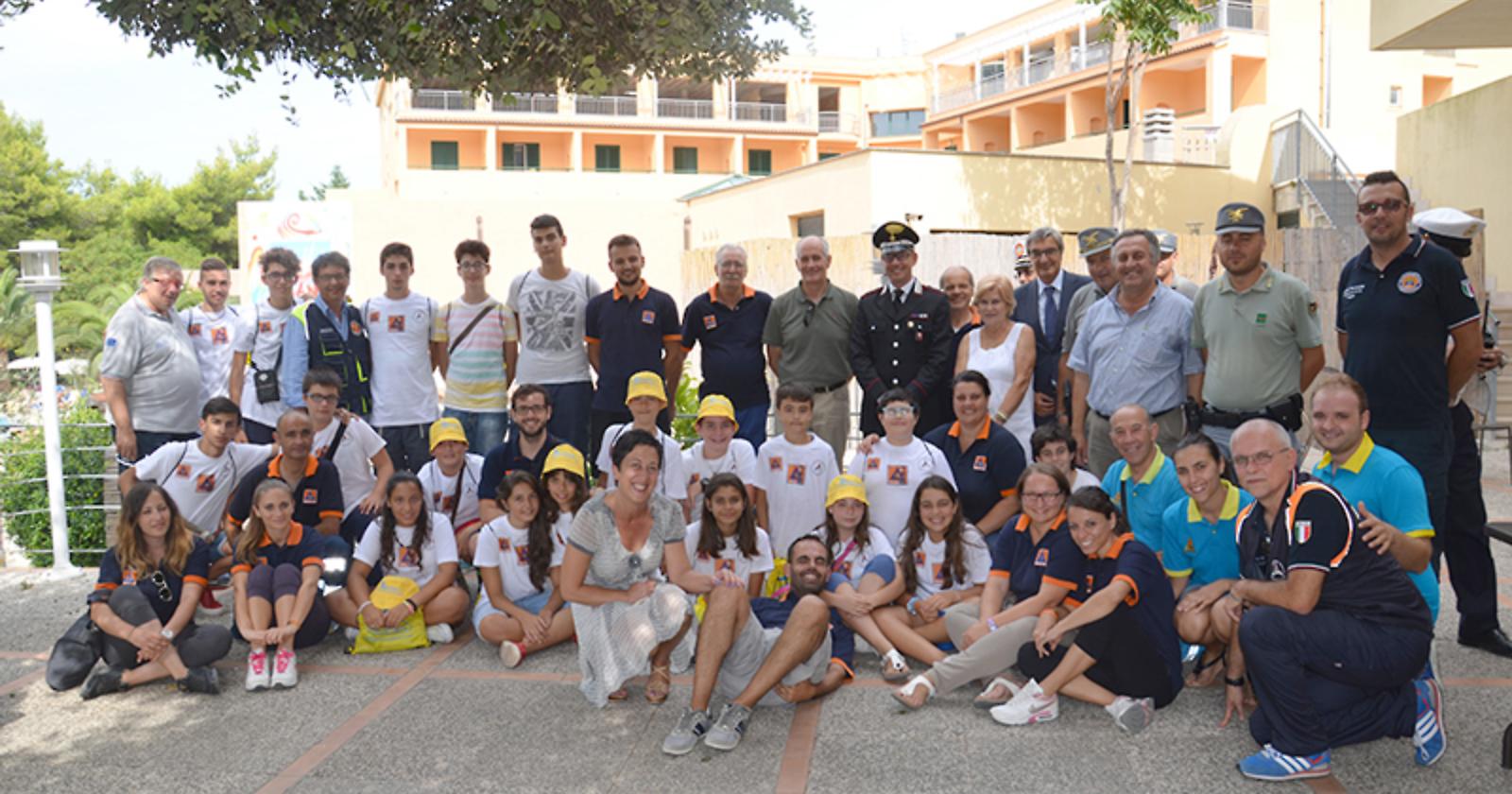 Sorpresa di Franco Gabrieli, capo della Protezione Civile, ai volontari di Orta Nova in "ritiro" a Vieste