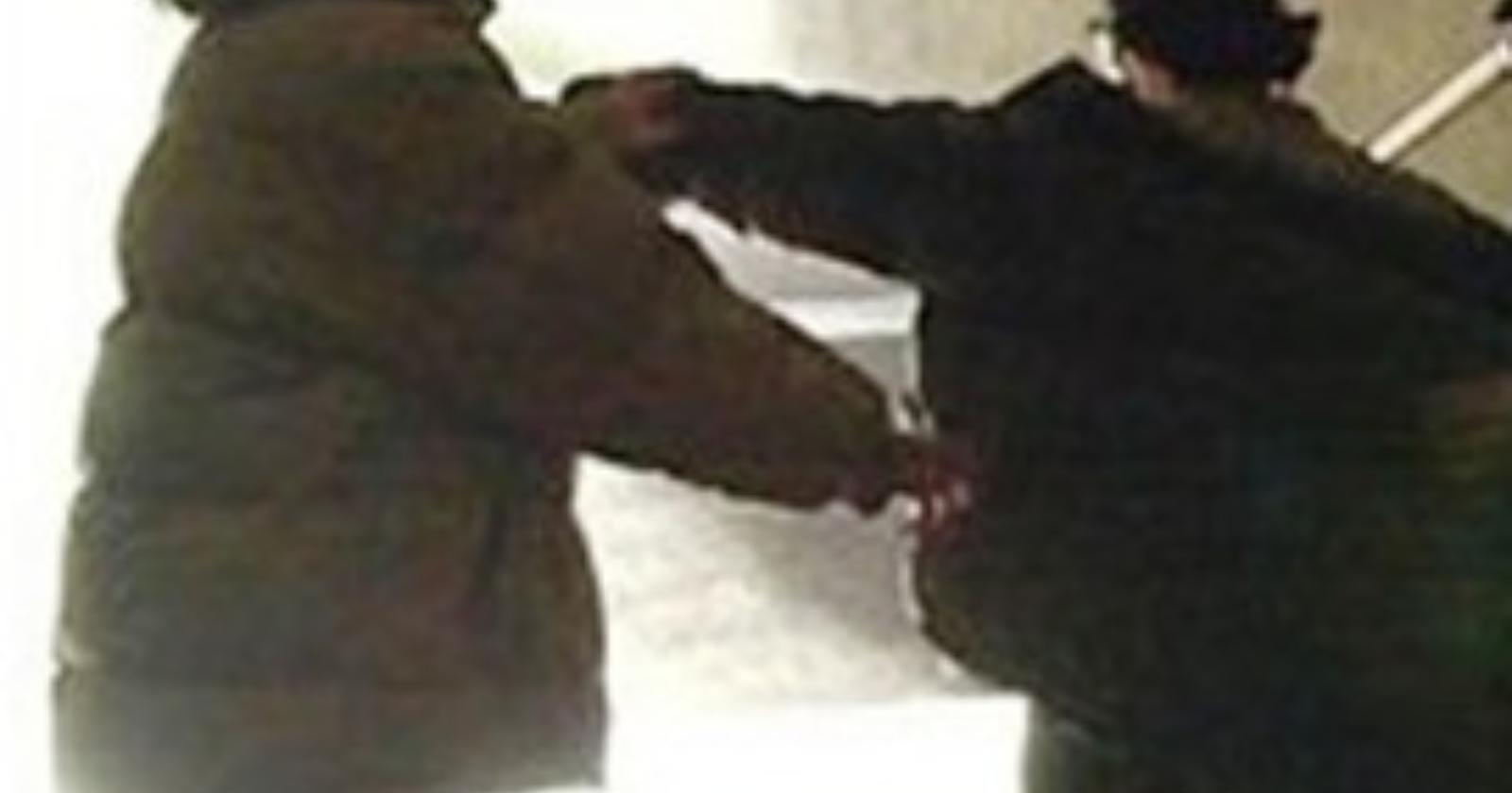 Via Saragat, amministratore condominale sferra un pugno a  rapinatore e lo mette in fuga
