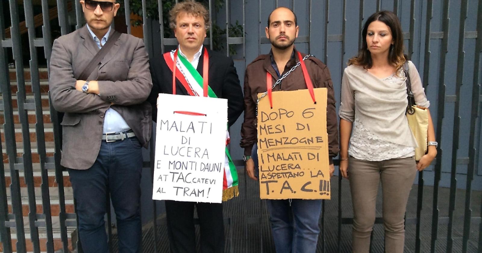 Il sindaco di Lucera, Tutolo, si incatena contro la Asl di Foggia: «Ridateci la TAC»