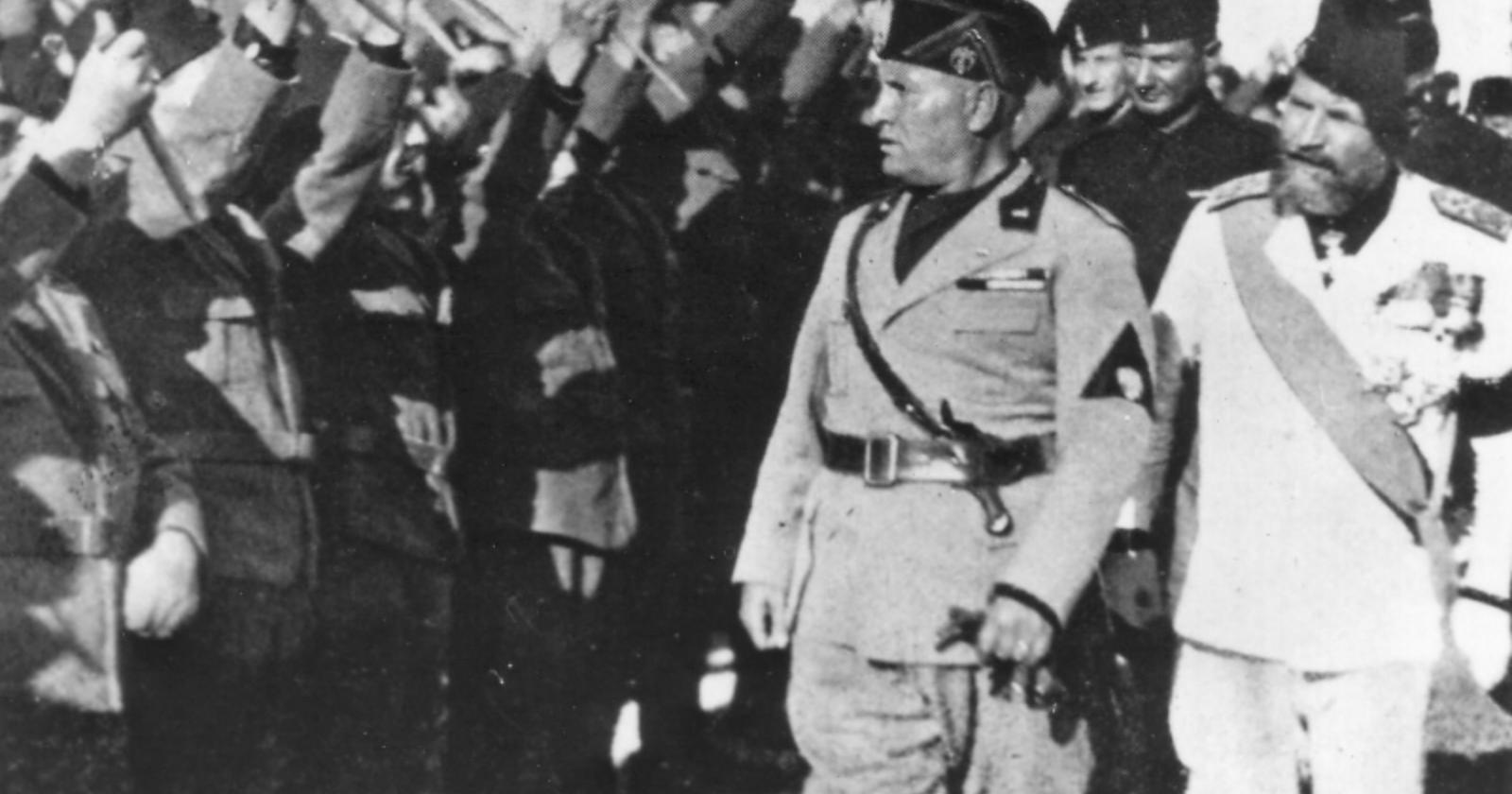 Oggi, 8 Settembre 1934, in 150 mila per Benito Mussolini che a Foggia inaugura il Palazzo del Governo, attuale sede della Prefettura