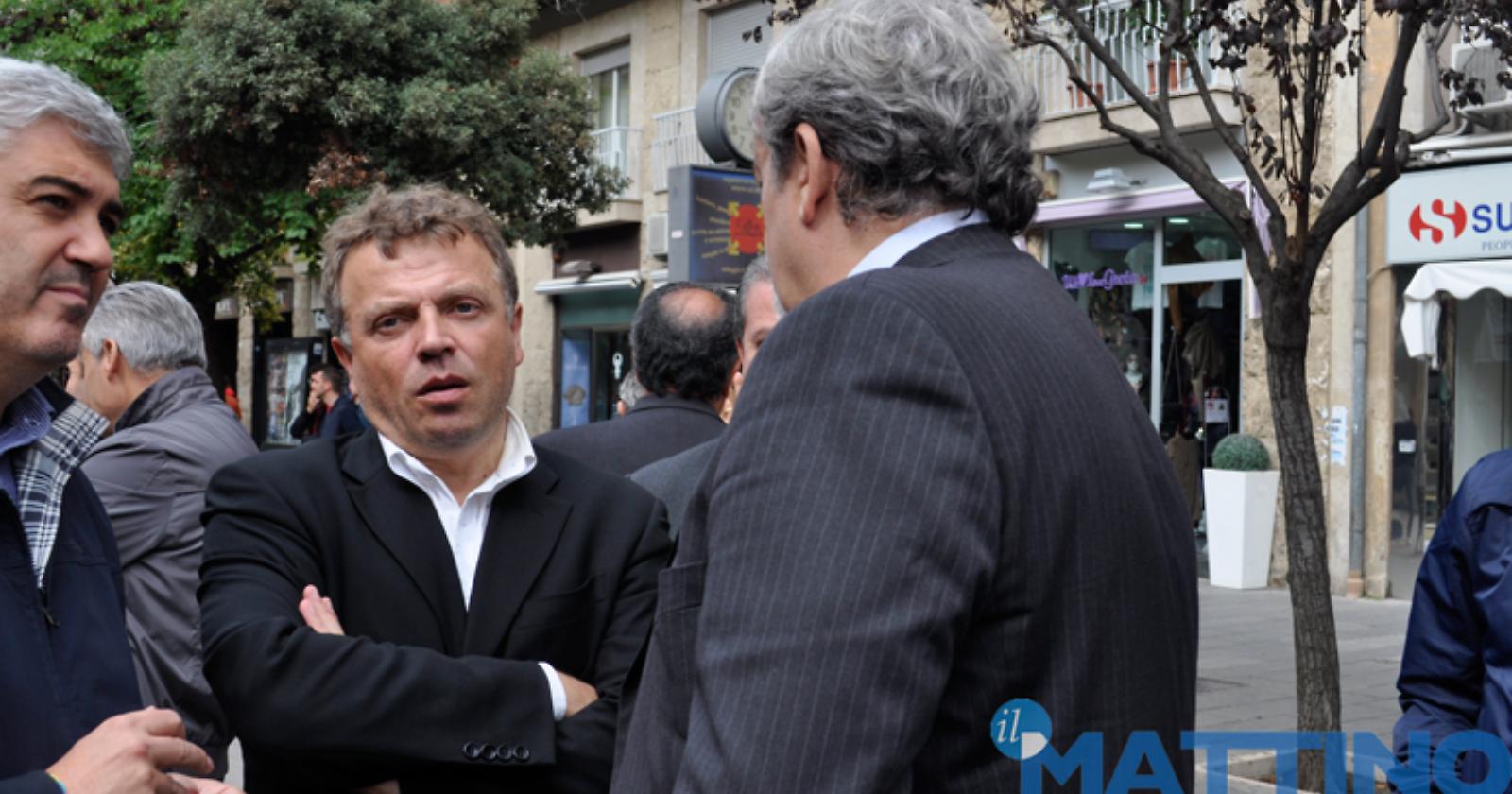 Tutolo sbandato: lascia il gruppo consiliare di Emiliano e passa al misto, ma resta in maggioranza