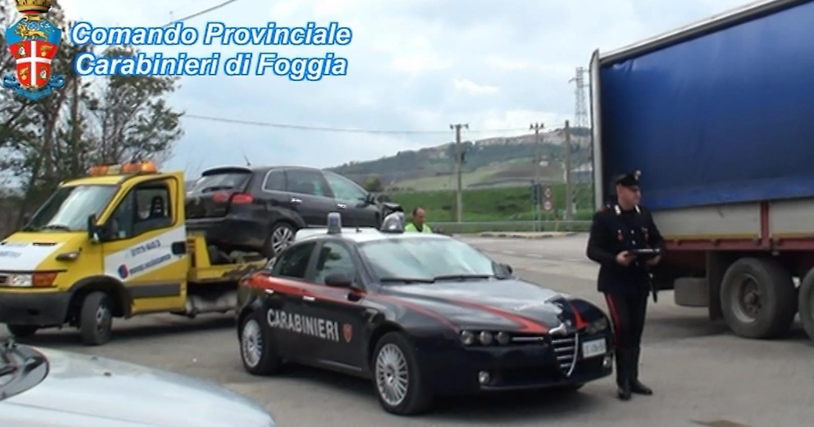 Cerignola, volo coperto e armati di fucile rapinano camion di salumi e formaggi