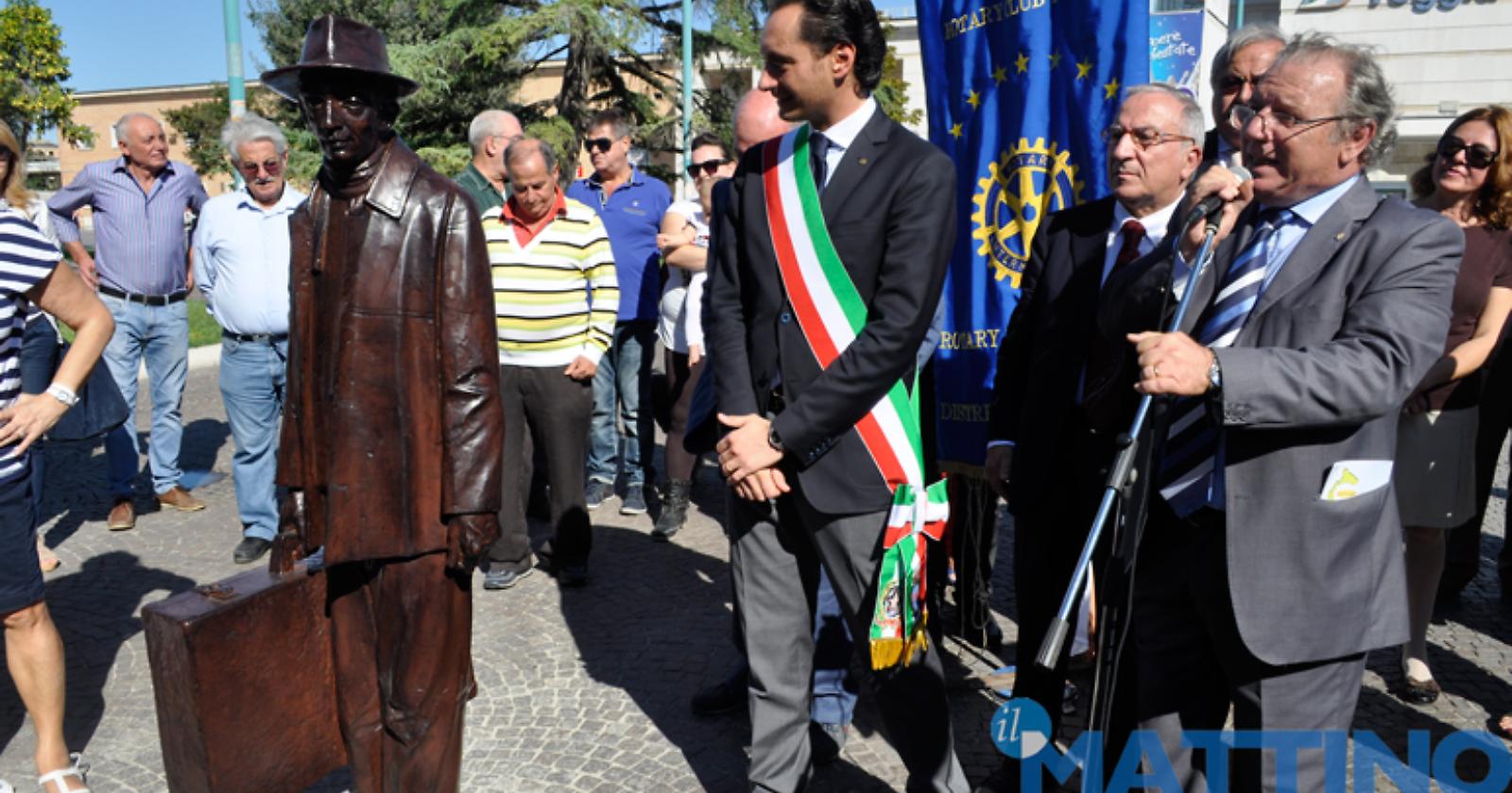La statua inaugurata da Treggiari e Miranda