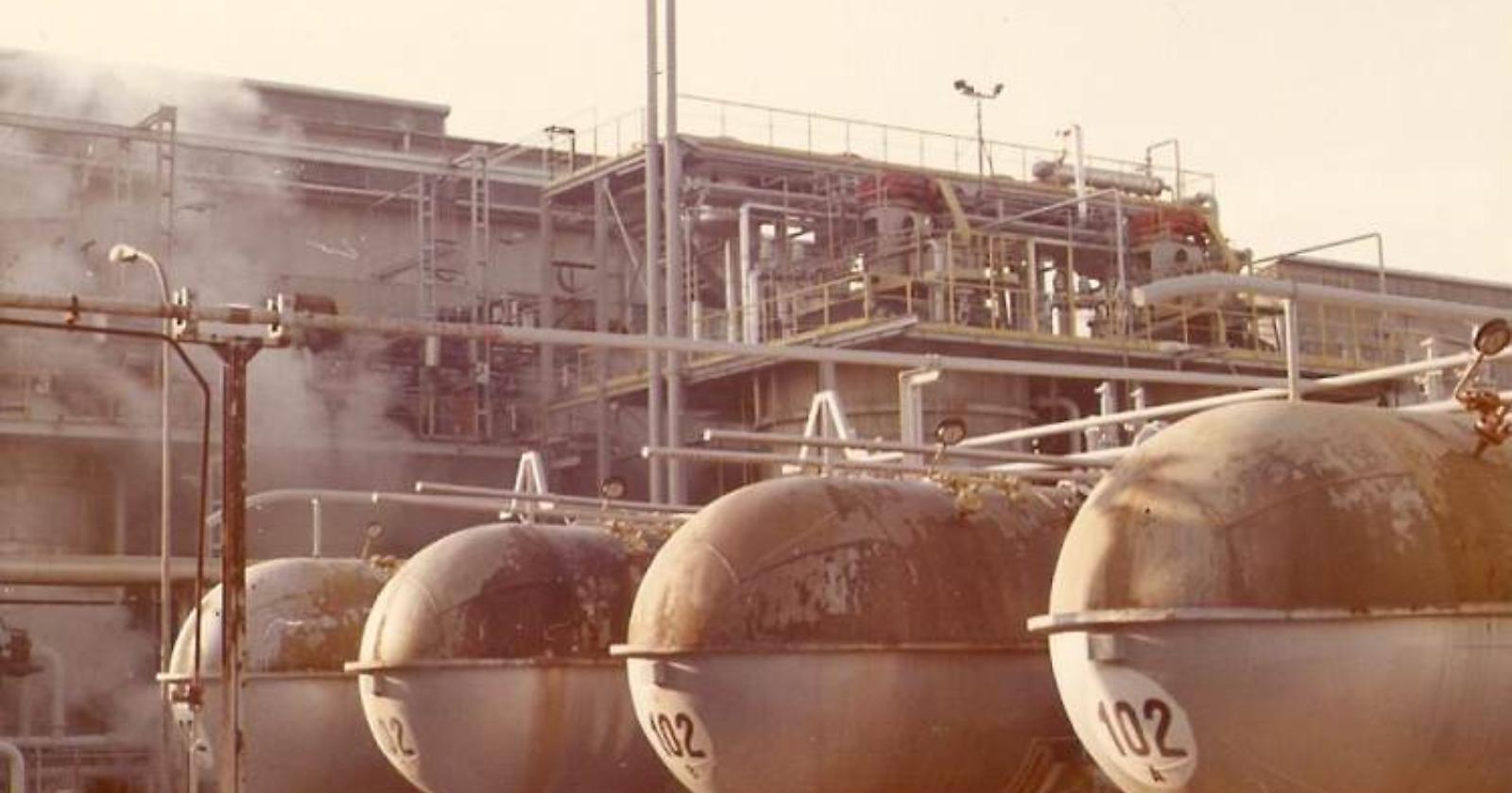 Oggi, 3 Giugno 2011, esce "Di fabbrica si muore": i trent'anni di arsenico Enichem che inquinarono Manfredonia