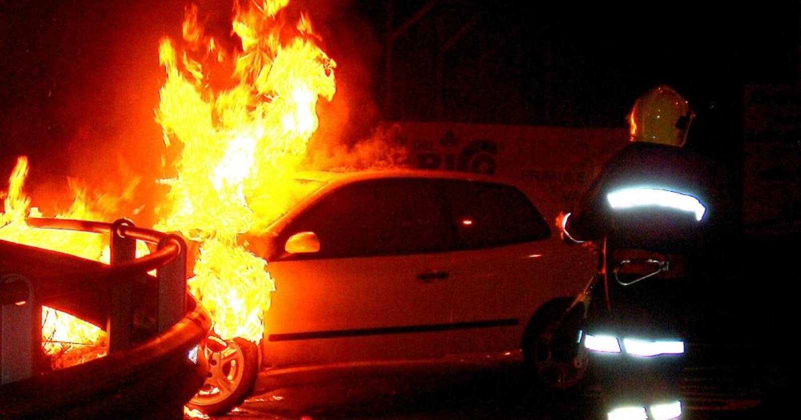 Carapelle: veicoli in fiamme in Via Sicilia