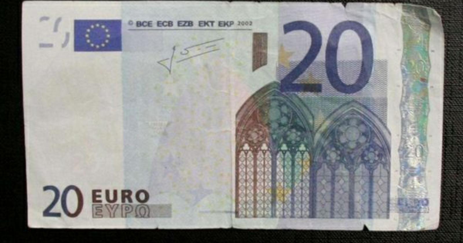  Fa la spesa con banconote false: arrestata