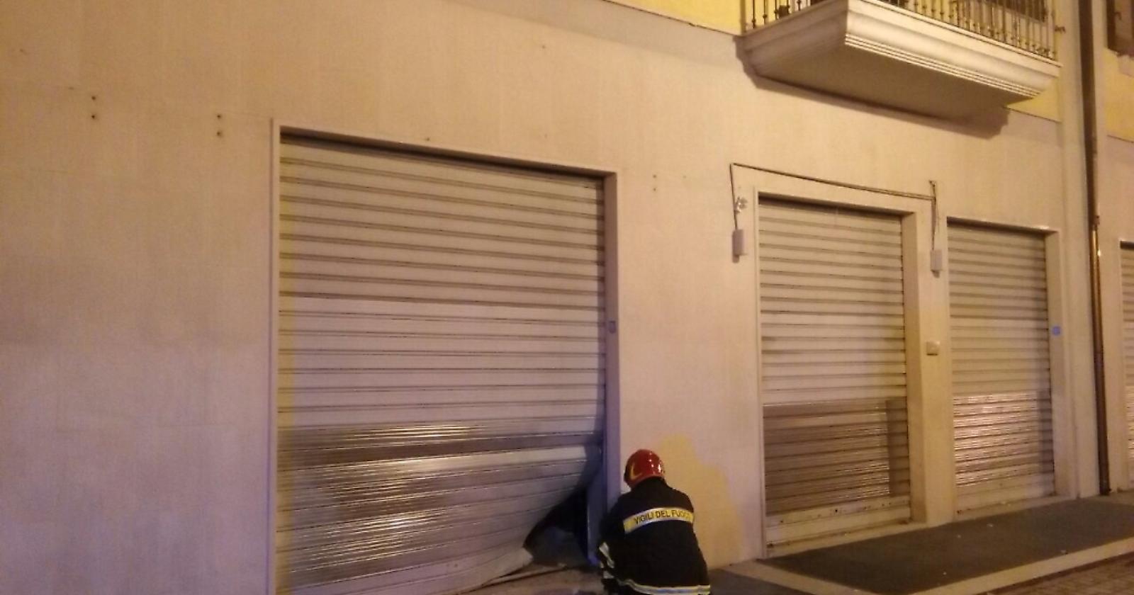 Bomba all'ex pizzeria Fratelli la Bufala, palazzo Trisciuoglio