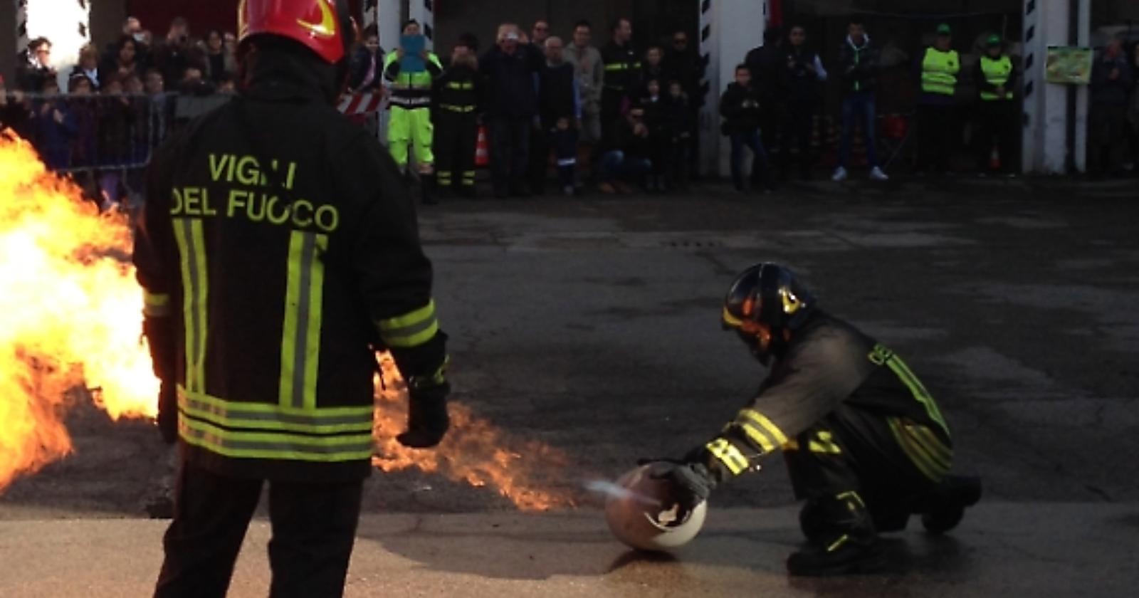 Emergenza incendi, Vigili del Fuoco stremati: servono più mezzi