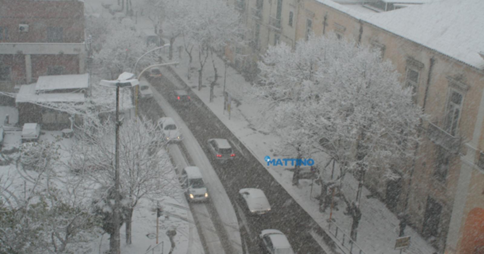 Foggia, prevista neve a quote basse: il Prefetto vieta la circolazione dei veicoli di trasporto superiori a 7,5 tonnellate
