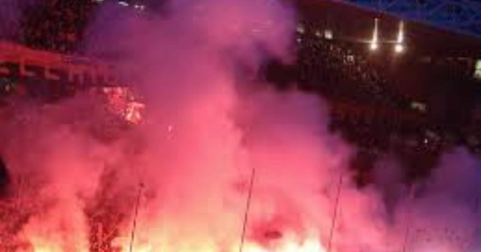 Foggia-Barletta, la guerra fuori dallo stadio: feriti cinque poliziotti