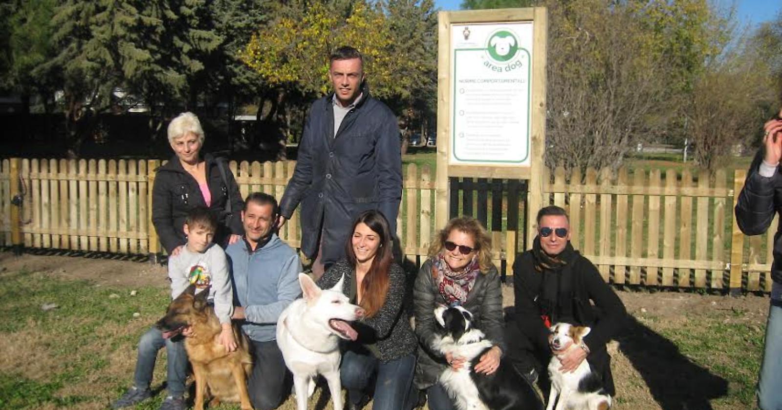 Foggia, Morese apre il parco giochi dei cani in Viale Europa