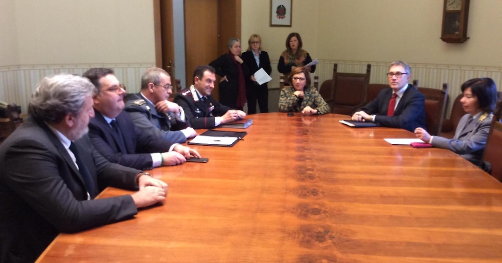 Emergenza criminalità, Emiliano: «Se qualcuno adopera le bombe per fare campagna elettorale si comporta in modo sleale nei confronti della città»