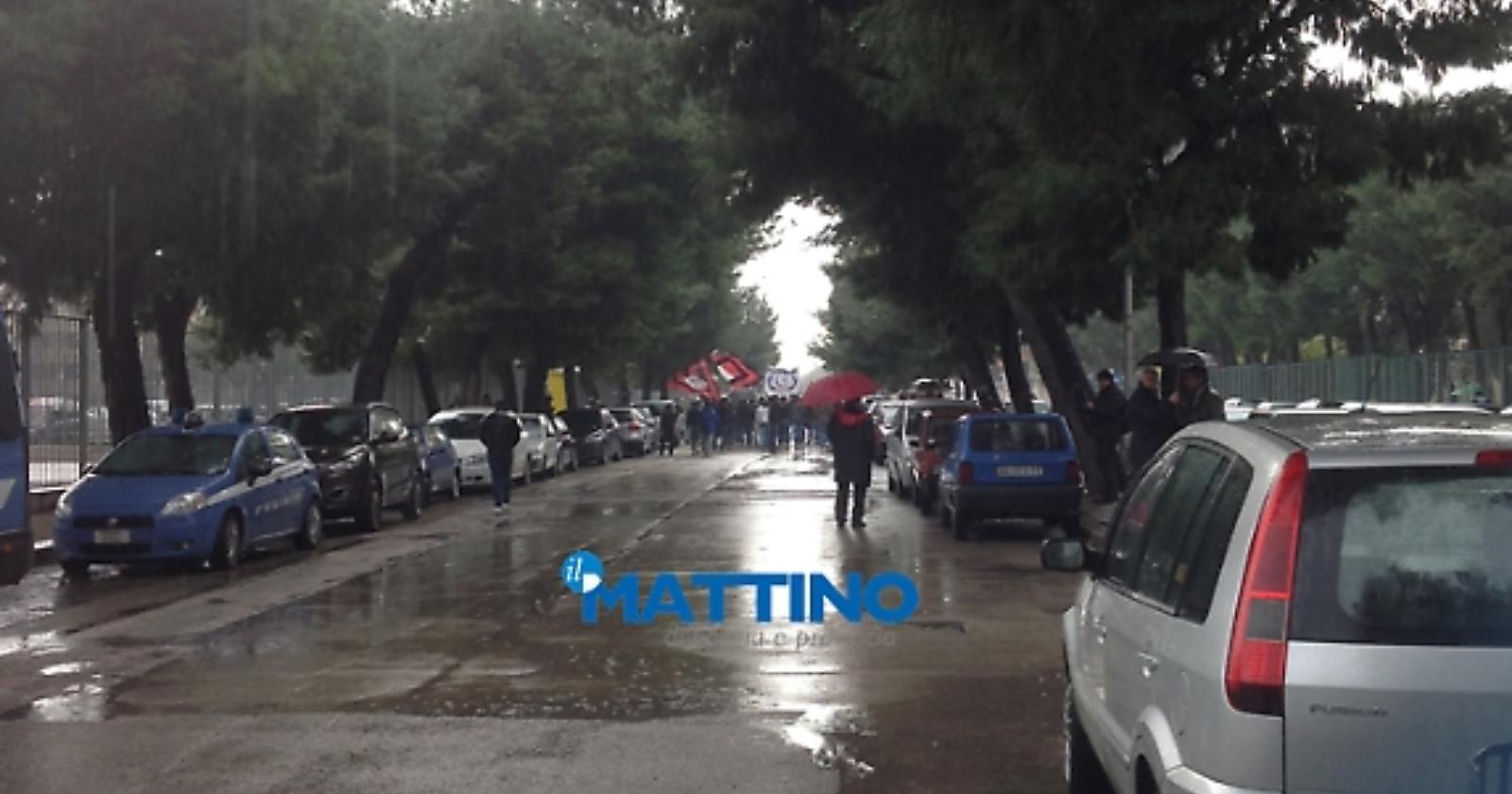 Foggia Cosenza, la pioggia ferma la protesta dei tifosi fuori dallo Zac. Curva Nord deserta