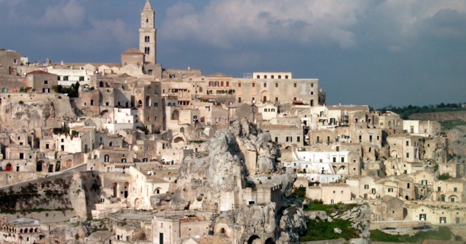 Matera: disabile si incatena per protesta 