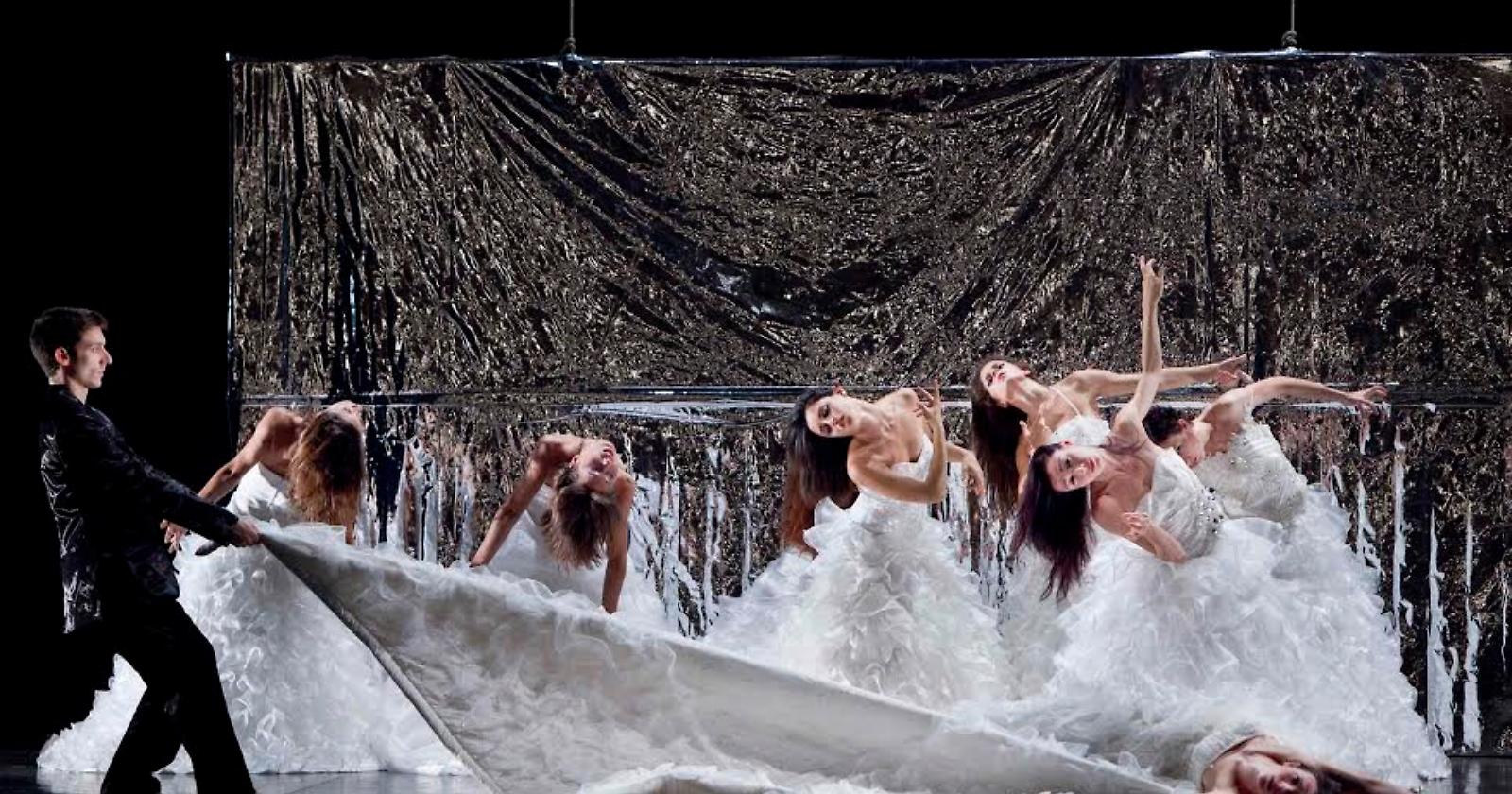 La "Traviata" mette "le punte" sul palcoscenico del "Dalla"