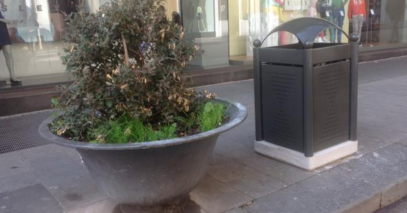 Parte l'operazione "Foggia più pulita" con l'installazione di 100 nuovi cestini per i rifiuti