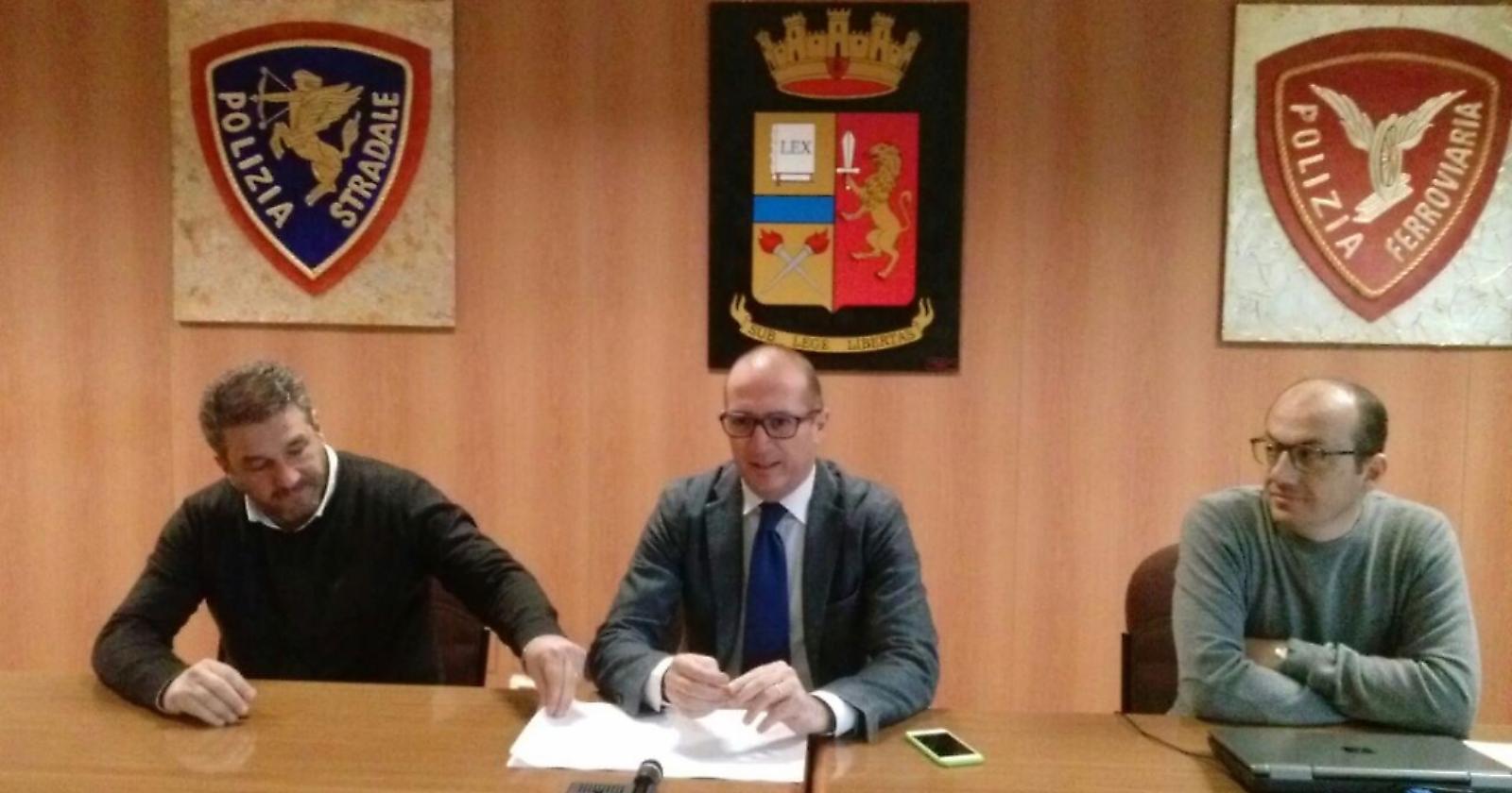 Indaga per incidenti falsi ma viene sequestrato e picchiato  da 5 persone: due arresti 