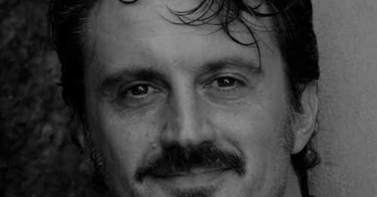 “Non è stagione” per Antonio Manzini, questa sera alla Ubik