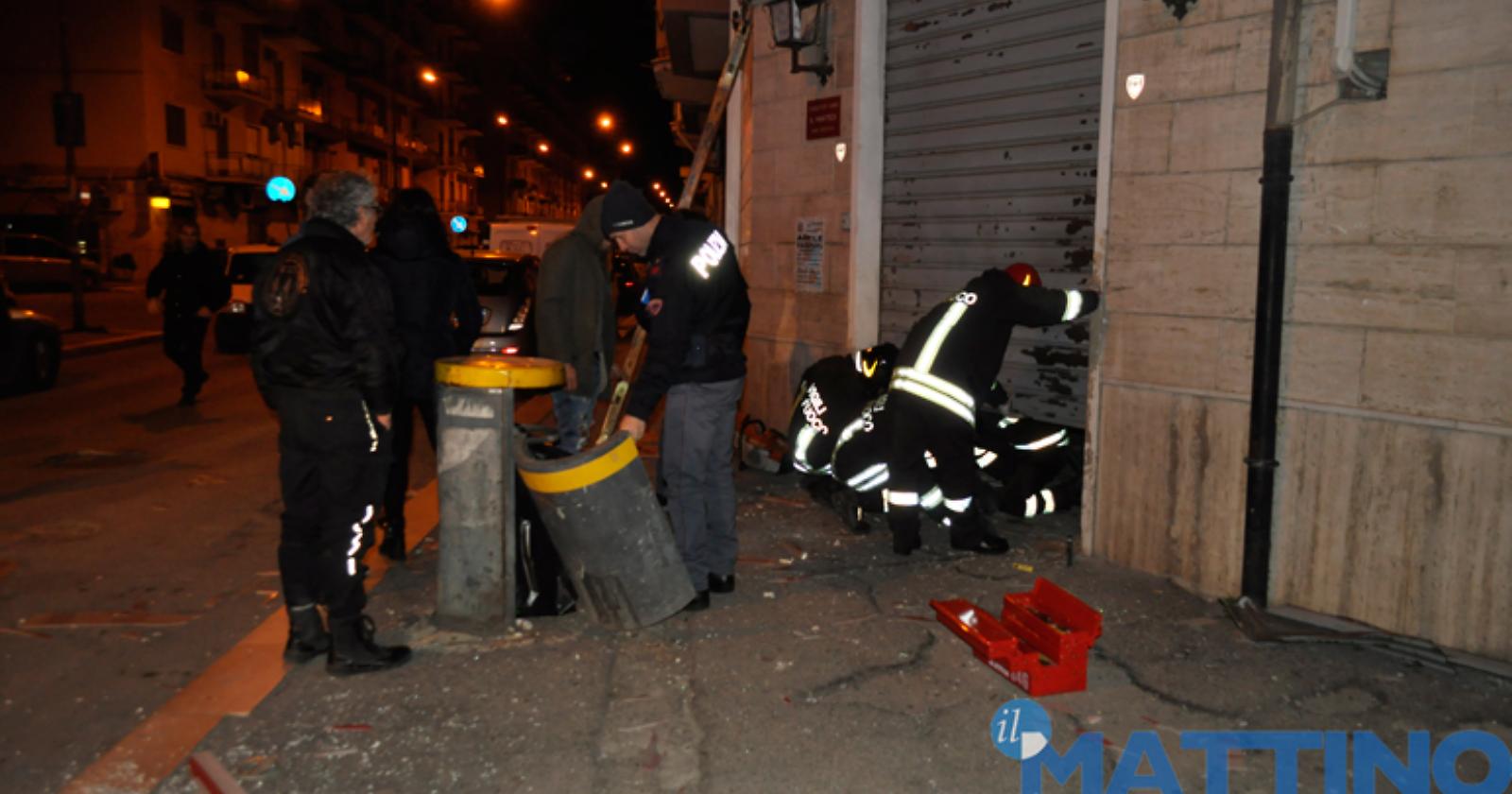 Via Guido Dorso: bomba ad una pizzeria