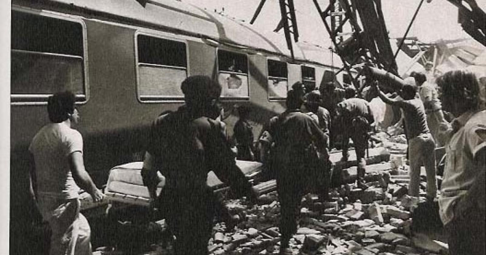 Oggi, 3 aprile 1989, un treno proveniente da Bari a tutta velocità deraglia nella stazione di San Severo uccidendo 8 persone
