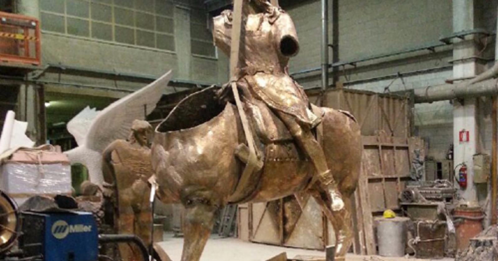 Re Manfredi a cavallo "torna" a Manfredonia