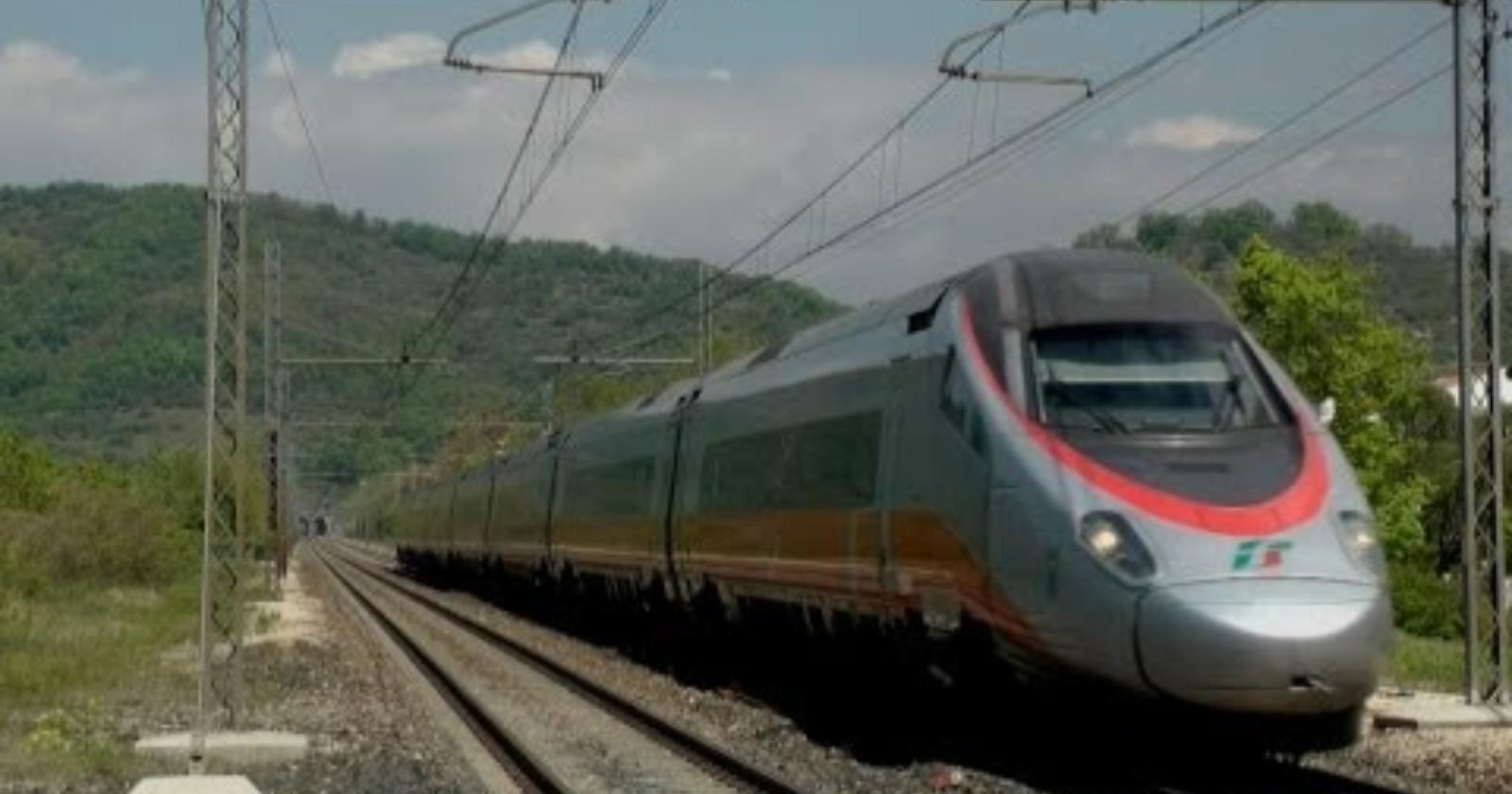 Camion sui binari blocca il treno Caserta-Foggia: un'ora di ritardo per i 380 passeggeri del Frecciargento 9350