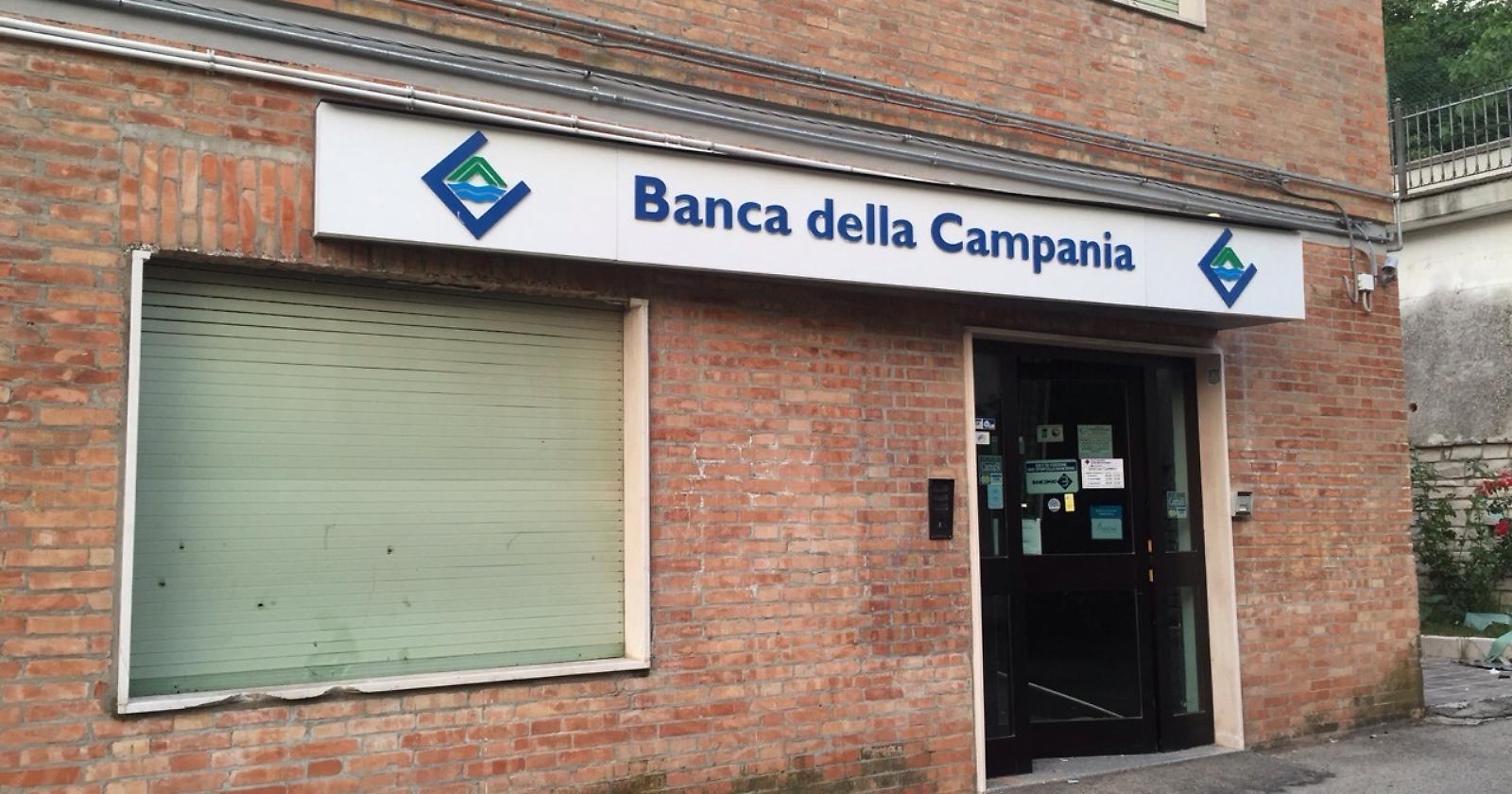 In mezz'ora due  assalti ai bancomat di Biccari e Castelluccio Valmaggiore, banditi in fuga per l'allarme