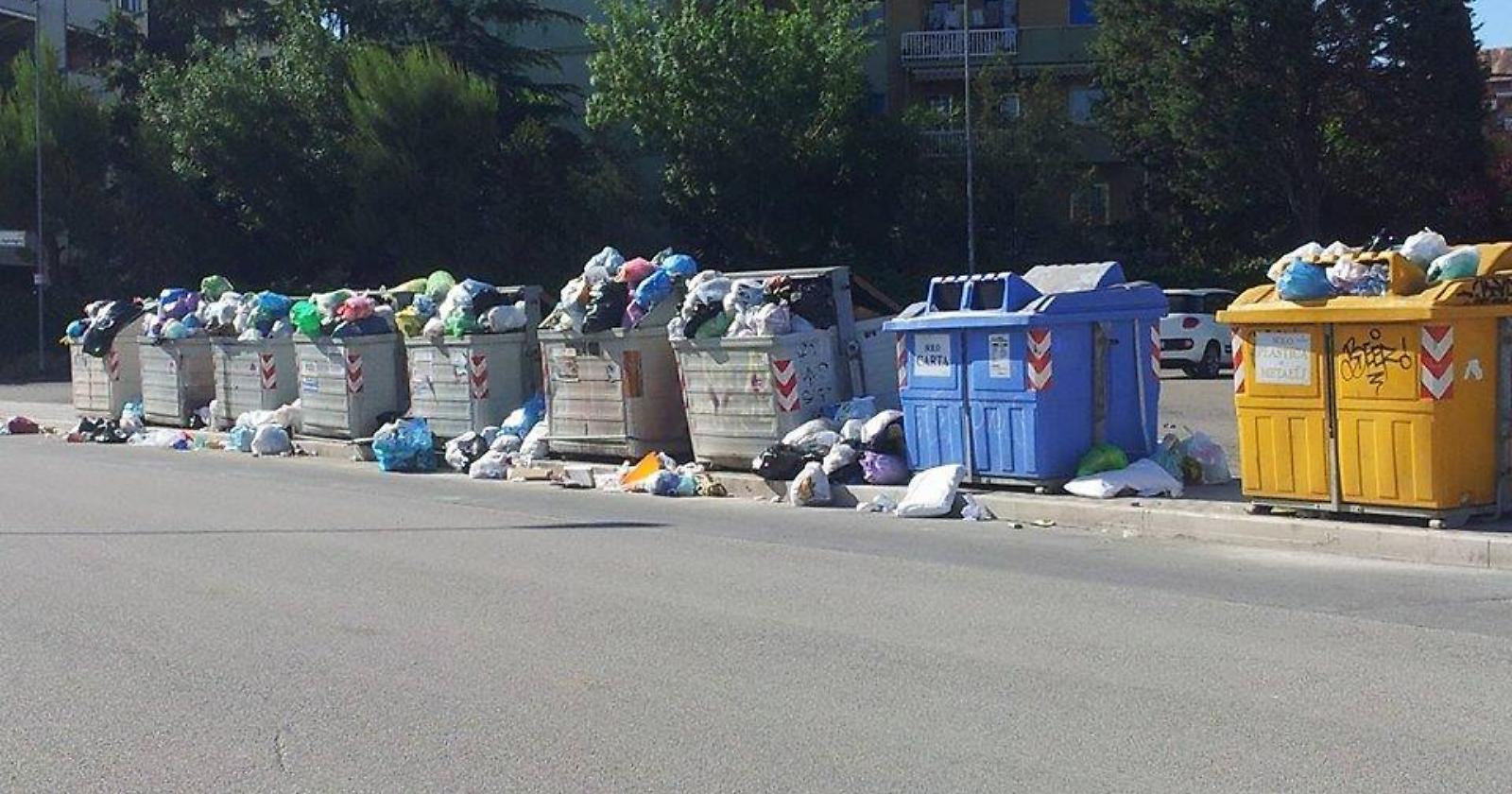 Foggia, così cambia il conferimento dei rifiuti nei cassonetti