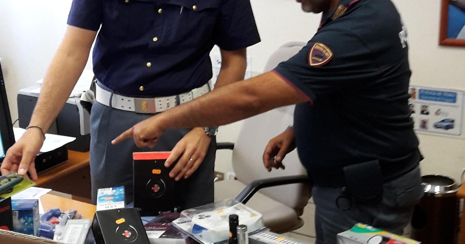 Blitz anticontraffazione: al setaccio gli scaffali di "Piazza Cina"