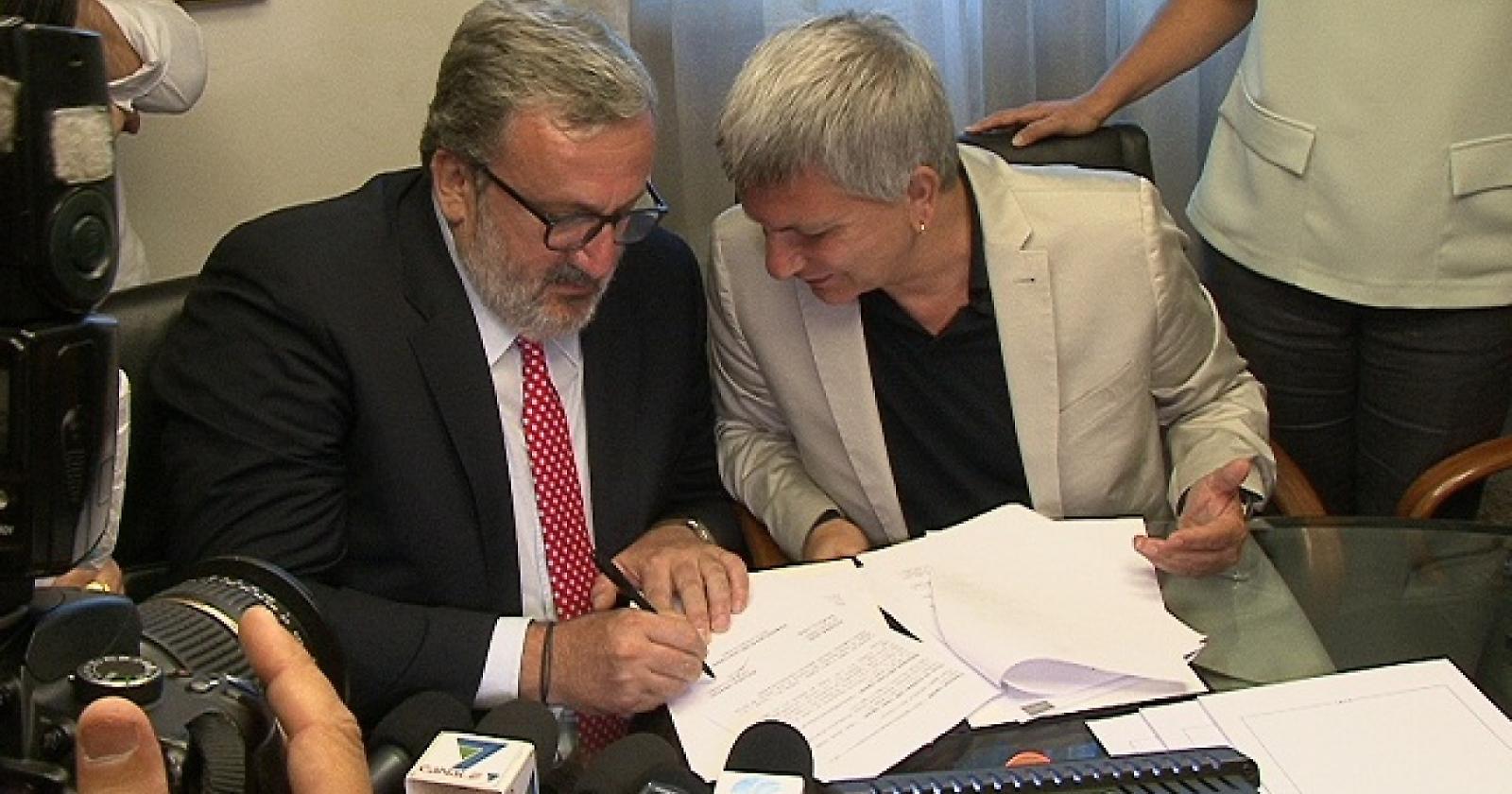 Emiliano, il primo giorno da presidente lo dedica agli ultimi