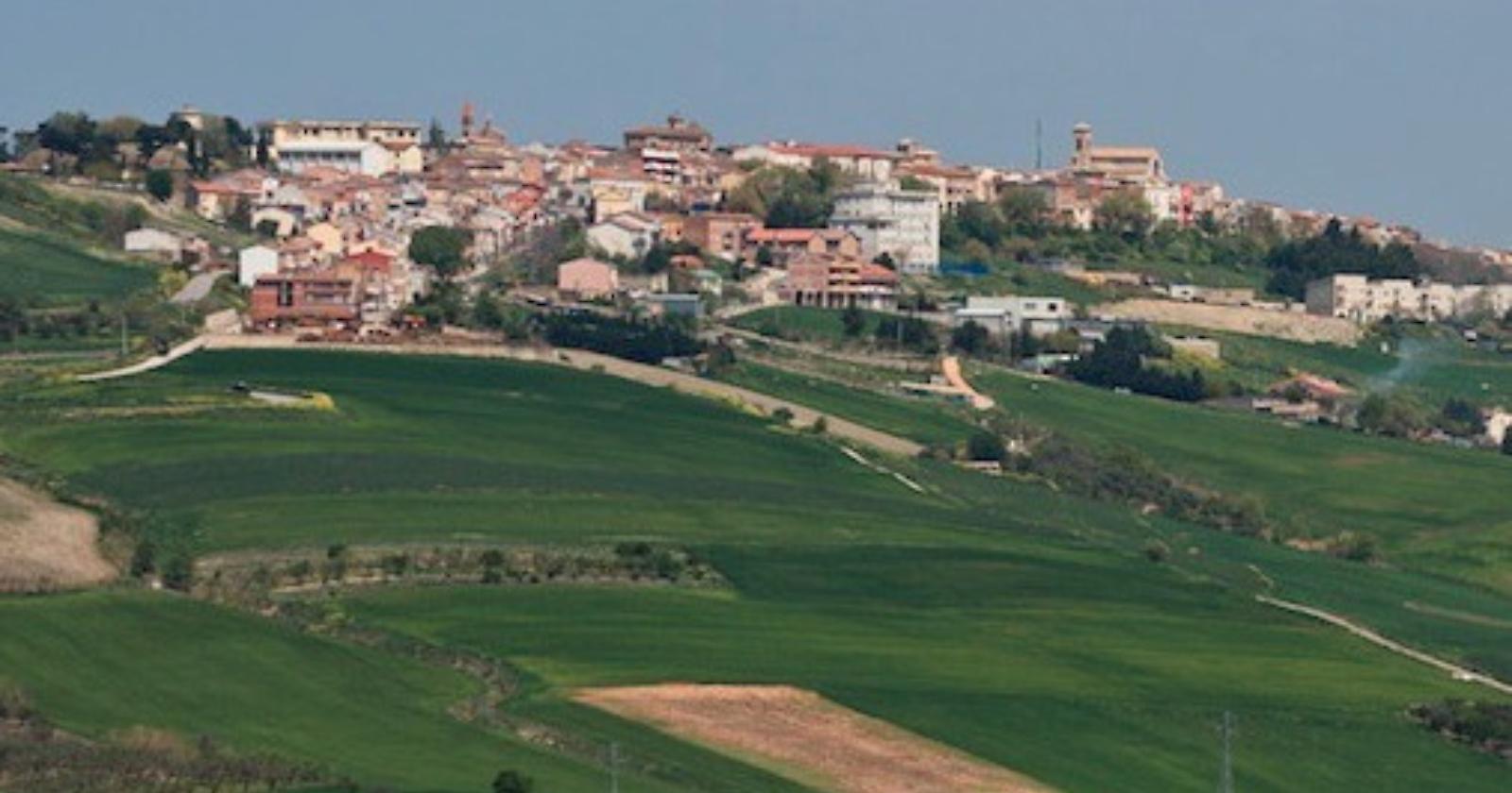 Troia, la nuova pista ciclabile finisce in mezzo ai campi? 