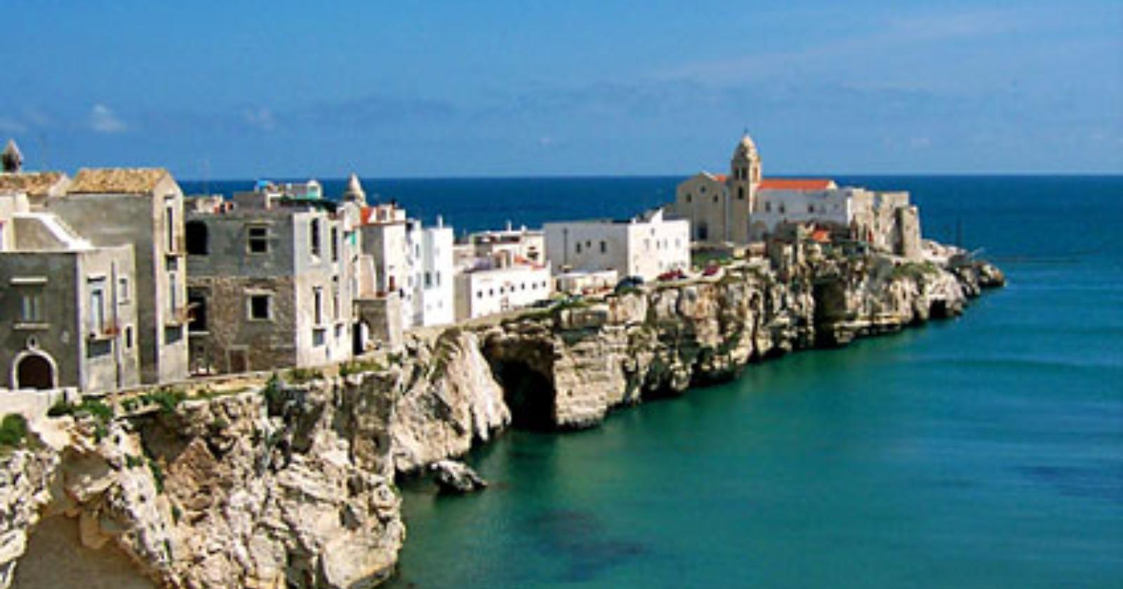 "Barboni teatranti" si  aggirano per Vieste