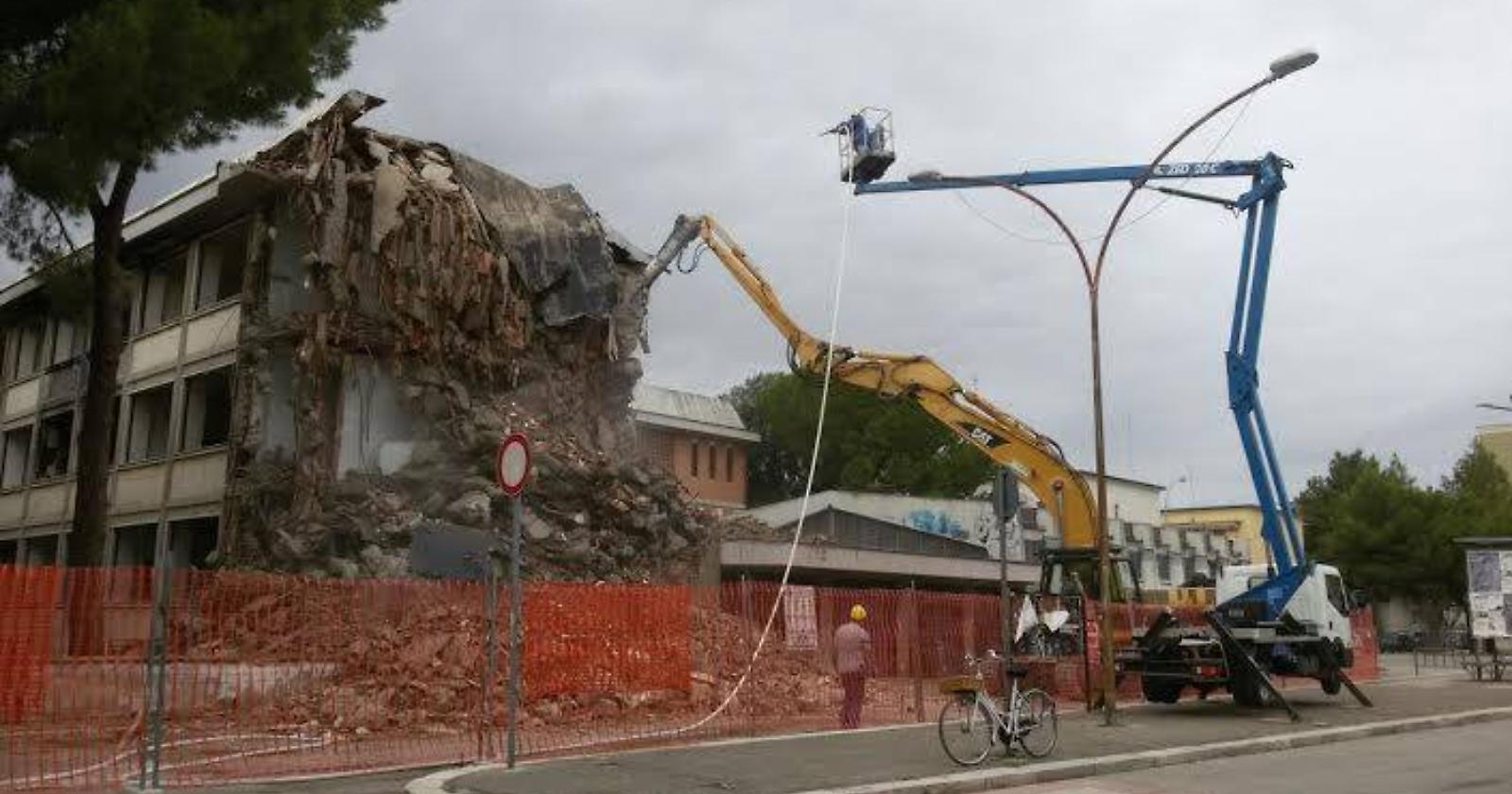 Lavori alla "De Santis", Landella: «Solo inutili allarmismi»