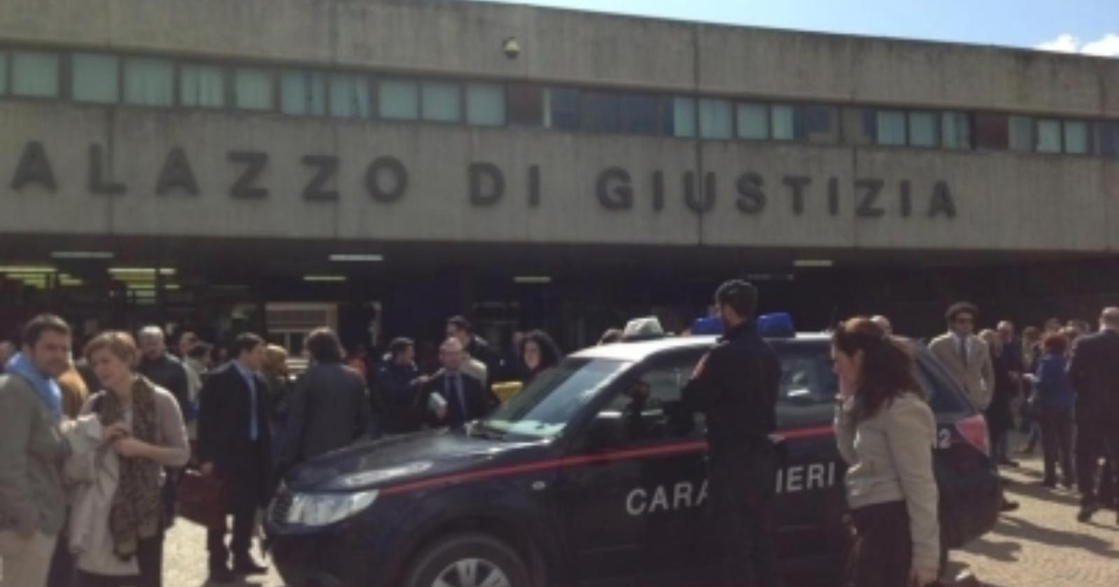 «Attenzione c'è una bomba in tribunale», ma è l'ennesimo falso allarme