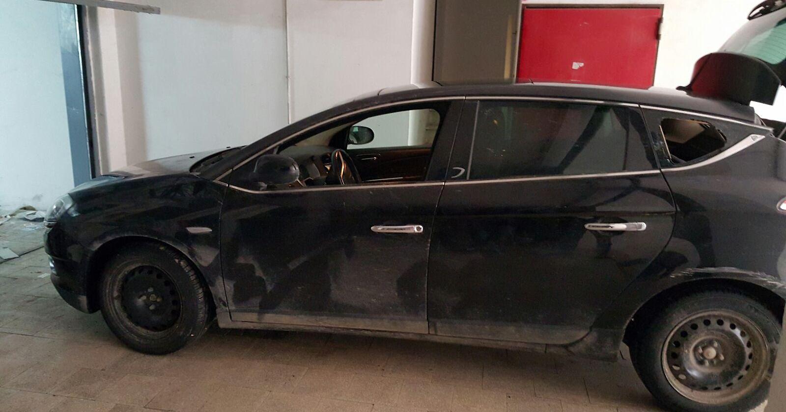 Scoperto in un garage deposito di auto e motocicli rubati a Foggia