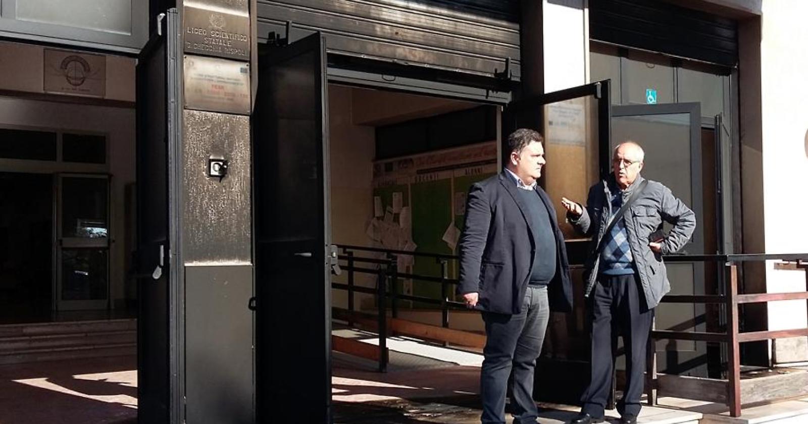 Atto incendiario al liceo scientifico Checchia Rispoli: la condanna del  Sindaco Miglio
