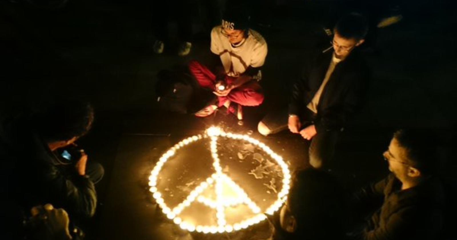Vittime di Parigi, veglia di preghiera a Foggia. E a S. Giovanni Rotondo 129 candele per le 129 vittime innocenti