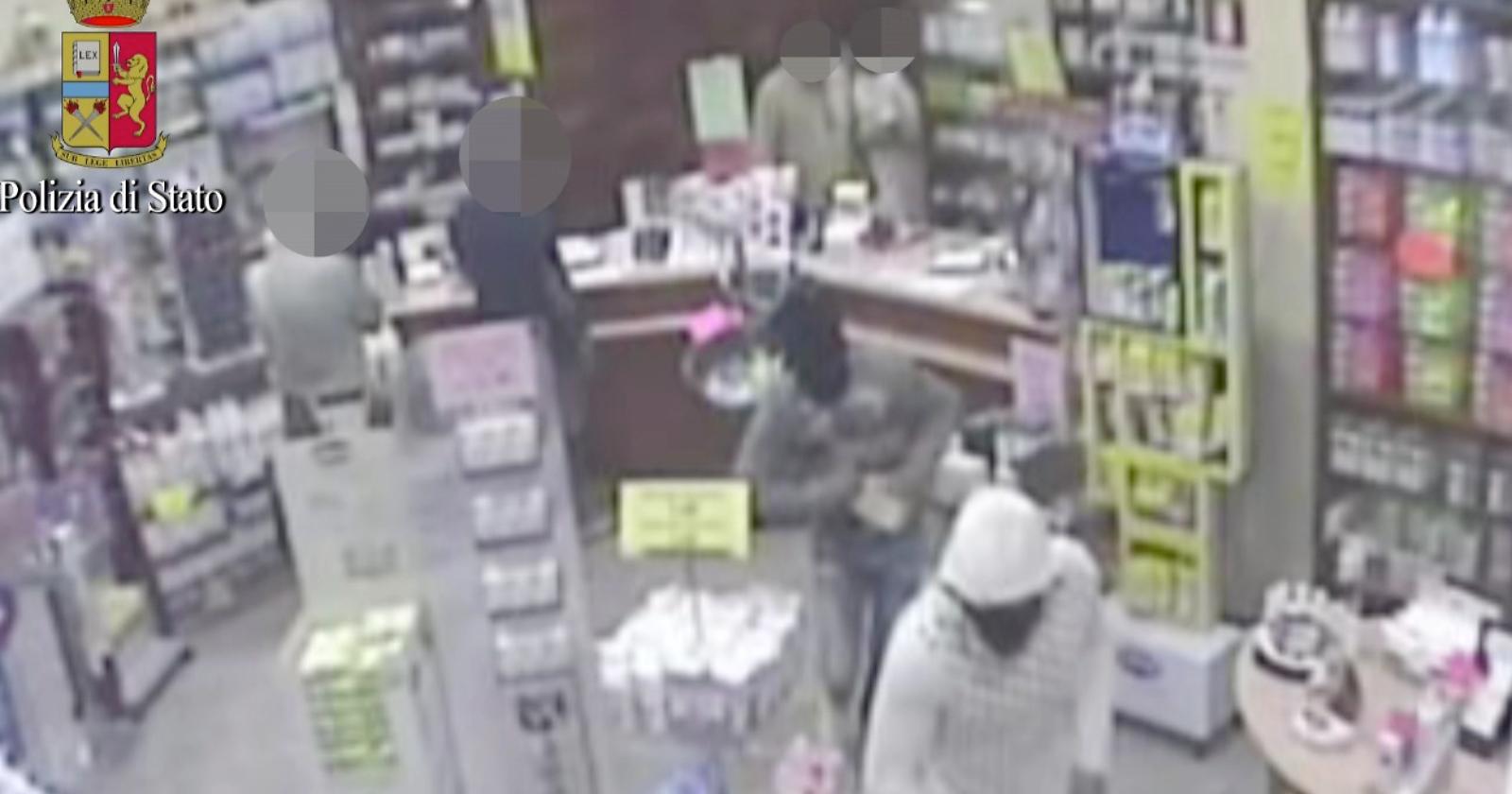 Foggia, rapina alla Farmacia 