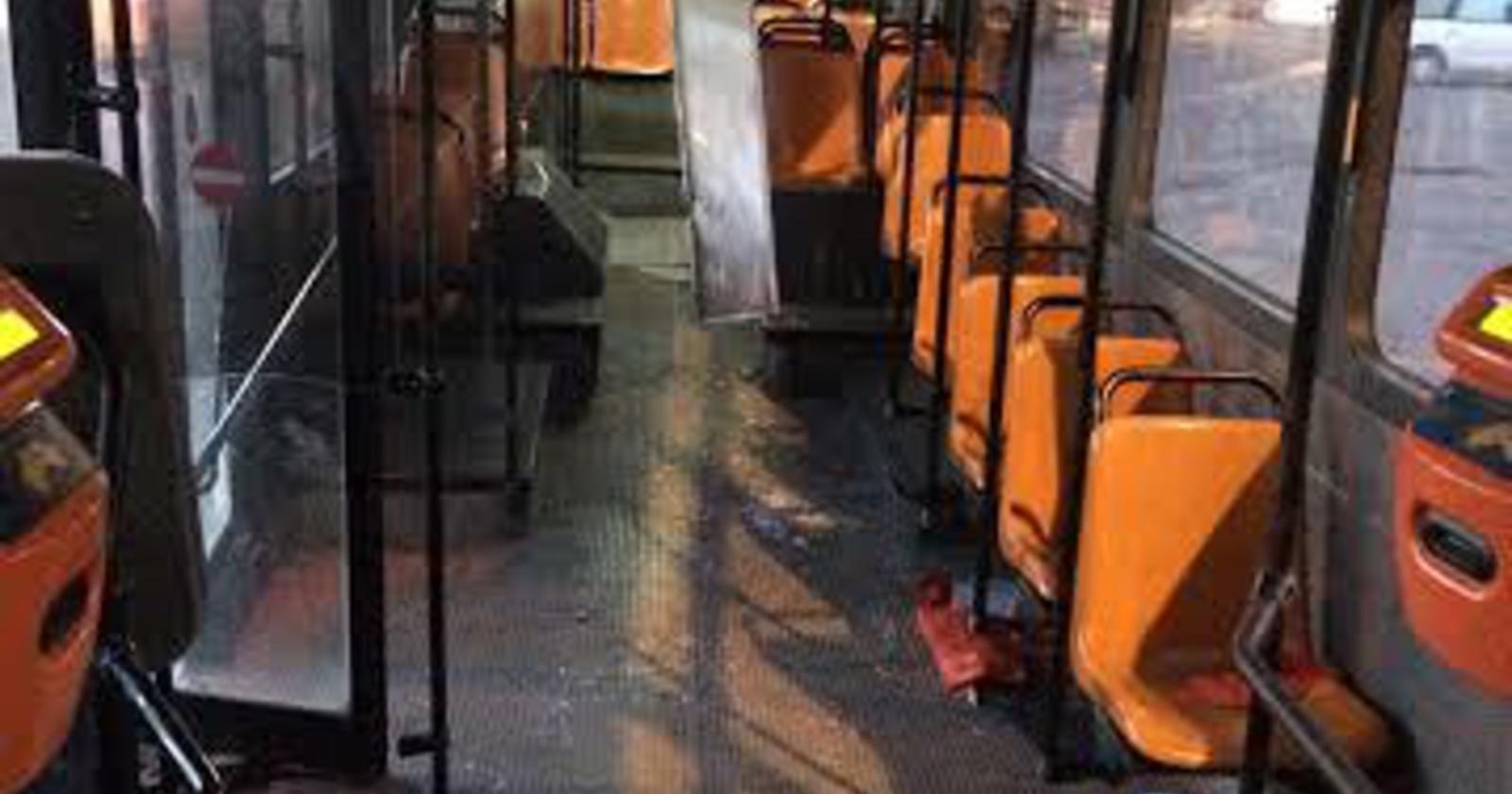 Foggia, autobus dell'Ataf con studenti a bordo prende fuoco: nessun ferito