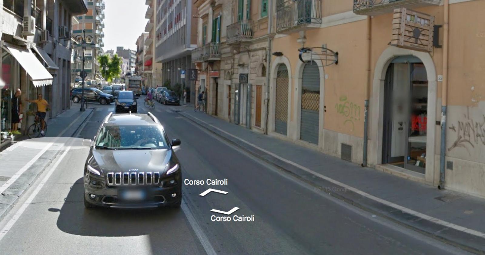 Corso Cairoli, malviventi segano la saracinesca e ripuliscono il negozio 