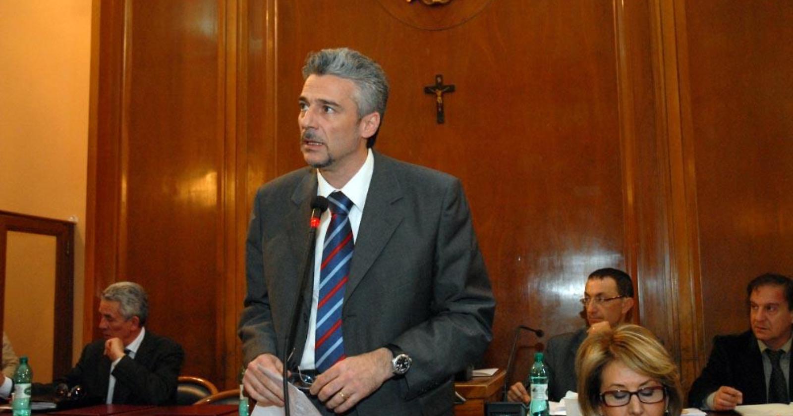 Retrodatazione decreto nomina CdA Amgas: la Cassazione archivia condanne per Ciliberti e Masciello