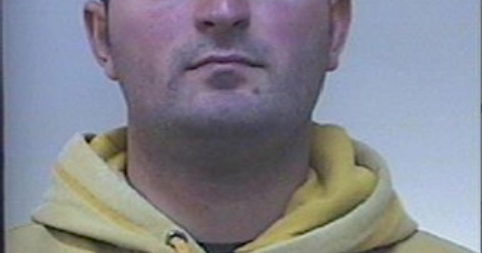Droga, durante i colloqui in carcere impartiva ordini: arrestati moglie e cugino del nuovo boss di Vieste
