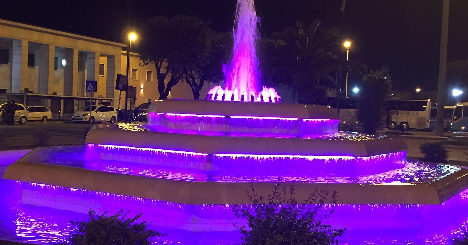 Alla stazione di Foggia la fontana accoglie l'EpilepsyDay colorandosi di viola